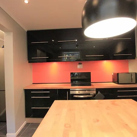Modern_dark_apartment